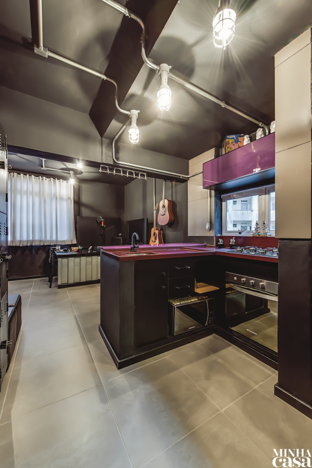 O apê com jeitão de loft é completinho e atende às necessidades do proprietário, que mora sozinho e trabalha em casa. O apê com jeitão de loft é completinho e atende às necessidades do proprietário, que mora sozinho e trabalha em casa.