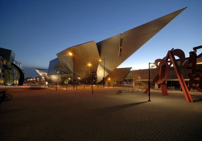 Museu de Arte de Denver, por Studio Libeskind, EUA. Museu de Arte de Denver, por Studio Libeskind, EUA.