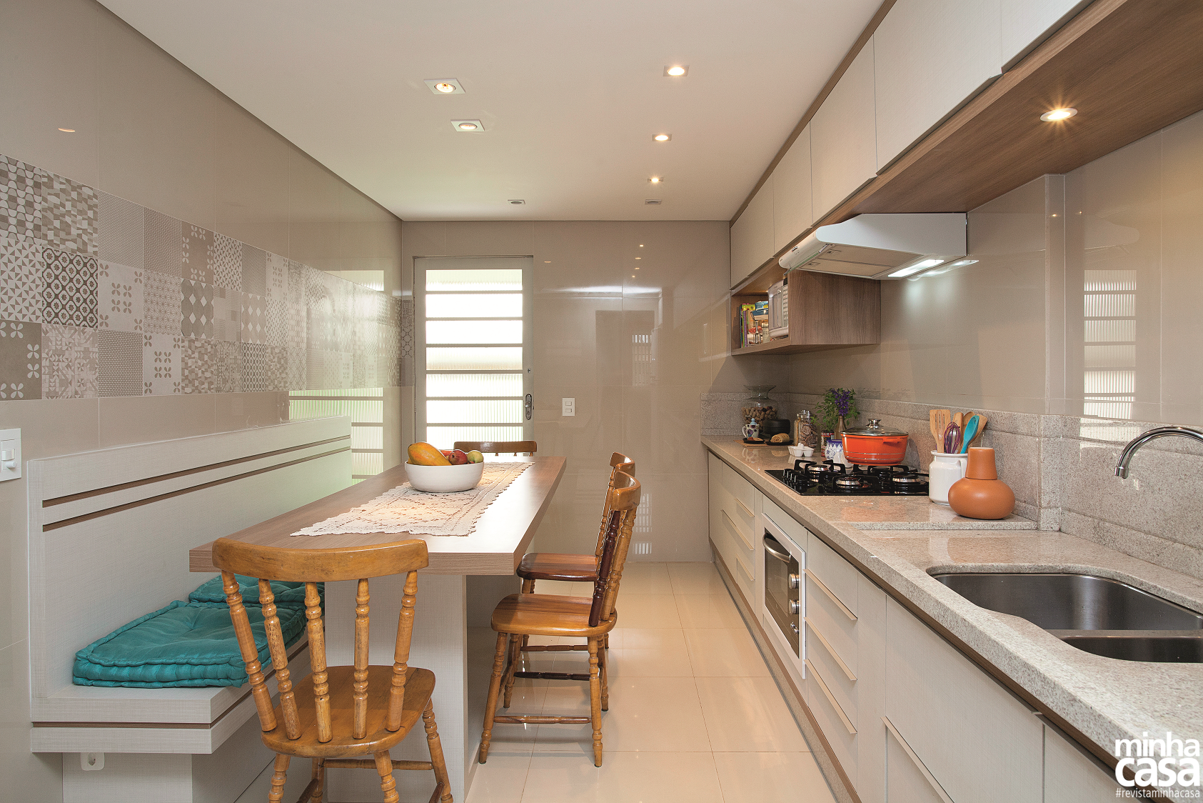 Antes e depois: reforma de cozinha inteligente criou um espaço moderno e funcional