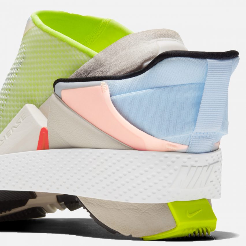 nike-go-flyease-sem-cadarço-mãos-acessibilidade_dezeen-02