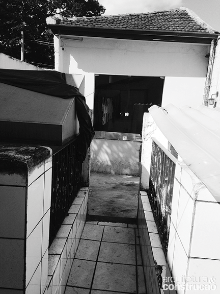obra-converte-terraco-deteriorado-em-um-recanto-acolhedor-e-funcional-para-receber-visitas-03
