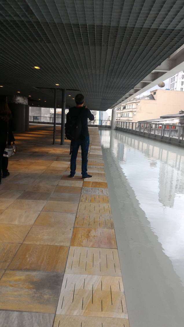 No andar de baixo, o Jardim da Piscina é um amplo espaço aberto cercado por espelho d'água e terá uma cafeteria. No andar de baixo, o Jardim da Piscina é um amplo espaço aberto cercado por espelho d'água e terá uma cafeteria.