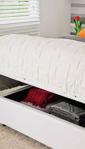 E para quem tem pouco lugar no armário, a base de cama box com baú é uma ótima aliada para guardar o enxoval.