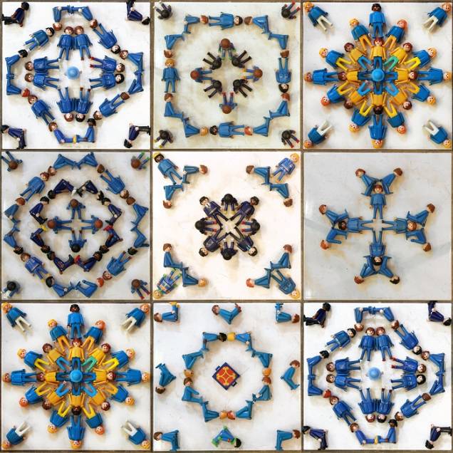 Parede lúdica: artista mineiro cria azulejo de Playmobil Parede lúdica: artista mineiro cria azulejo de Playmobil