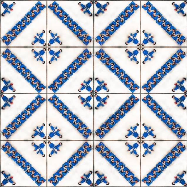 Parede lúdica: artista mineiro cria azulejo de Playmobil Parede lúdica: artista mineiro cria azulejo de Playmobil