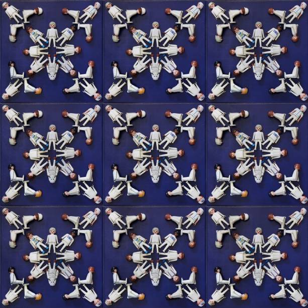Parede lúdica: artista mineiro cria azulejo de Playmobil