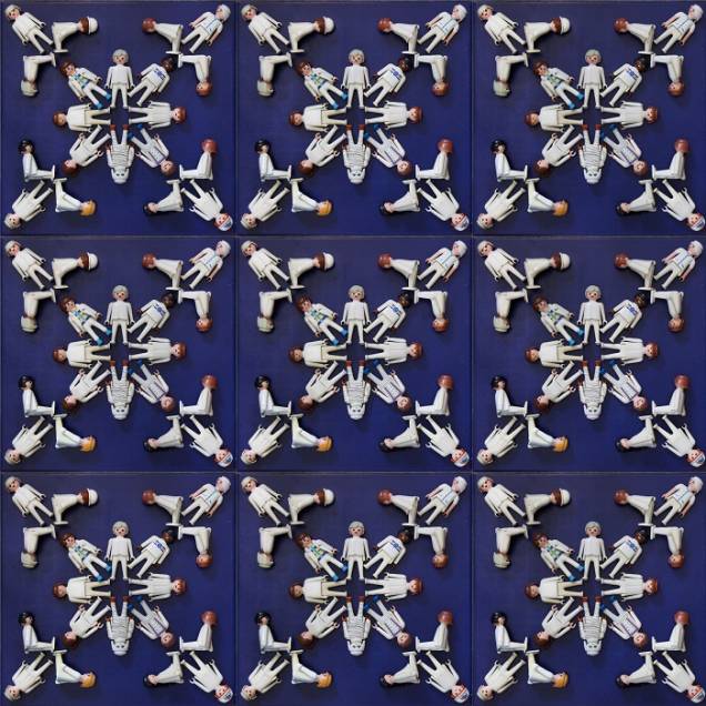 Parede lúdica: artista mineiro cria azulejo de Playmobil Parede lúdica: artista mineiro cria azulejo de Playmobil