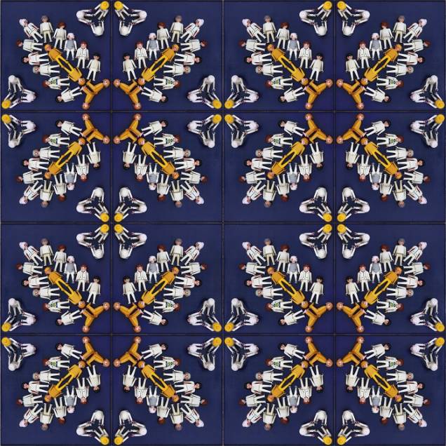 Parede lúdica: artista mineiro cria azulejo de Playmobil Parede lúdica: artista mineiro cria azulejo de Playmobil