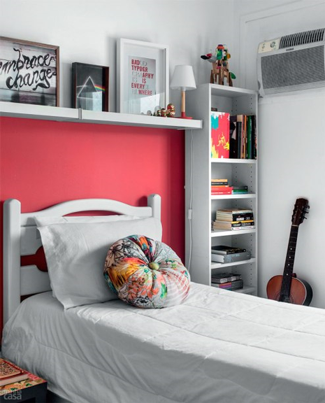 paredes-e-moveis-coloridos-renovam-quarto-de-moca-041