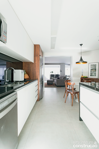 piso-ceramico-vai-da-cozinha-ao-living-061