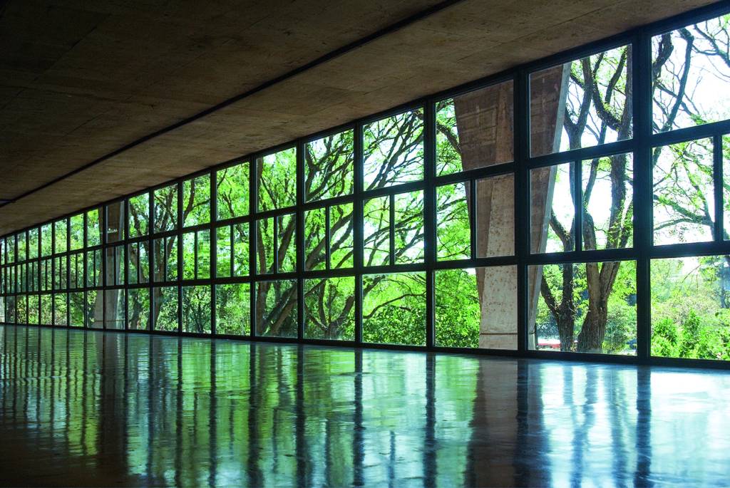 Exposição sobre a arquitetura da FAU-USP fica em cartaz até o fim do mês