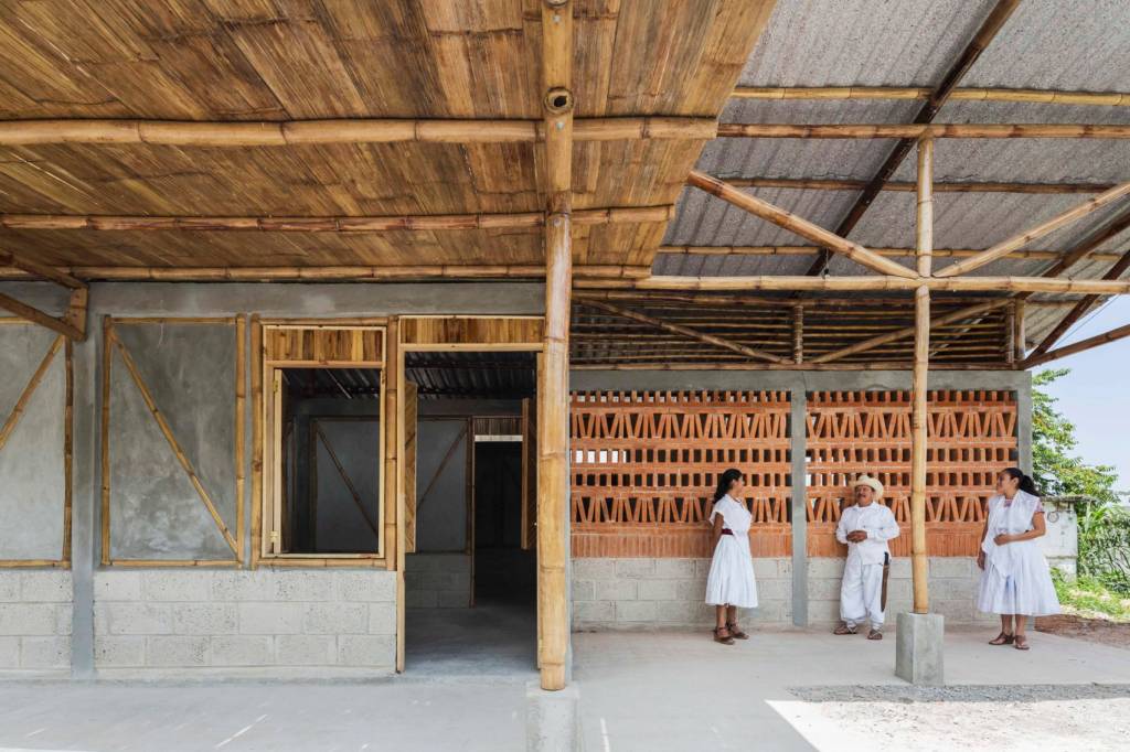 Construções de bambu podem ser erguida em uma semana pelos moradores