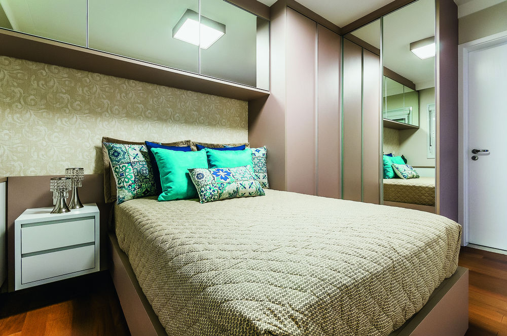Projeto de apartamento aposta em elementos neutros e elegantes quarto