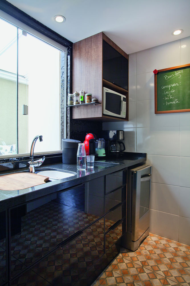 Projeto de sobrado aposta em combinação de estilos na decoração cozinha1