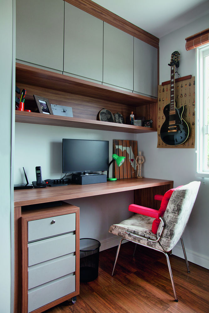 Projeto de sobrado aposta em combinação de estilos na decoração home office5