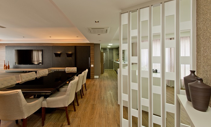 Pura inspiração: apartamento integrado combina ambientes elegantes e despojados