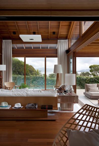 pura-inspiracao-flamboyant-sombreia-casa-no-sul-do-pais-01