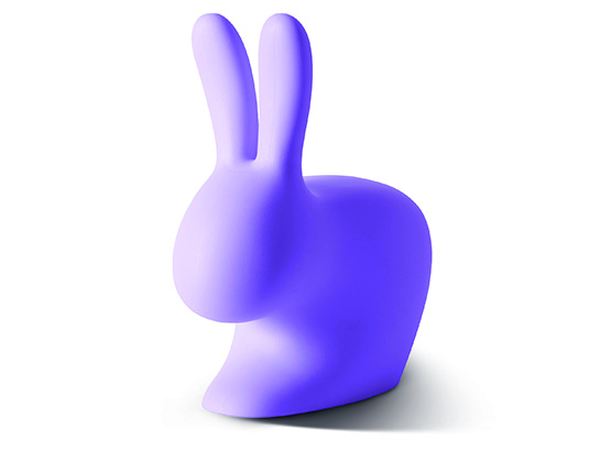 Sente-se: feita de polietileno para uso ao ar livre, a peça Rabbit (39,5 x 70 x 80 cm), de Stefano Giovannoni, funciona como banqueta e escultura. Vale € 146 na Qeeboo.