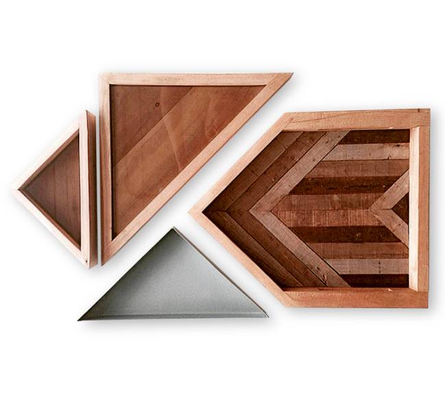 A bandeja faz parte da linha Tangram, também formada por mesas de centro e de escritório. Inspirado no jogo japonês, o desenho reúne diferentes formas, tamanhos e materiais (madeira bruta em ripas, metal colorido, vidro e bronze) numa única peça. À venda na loja Carbono.