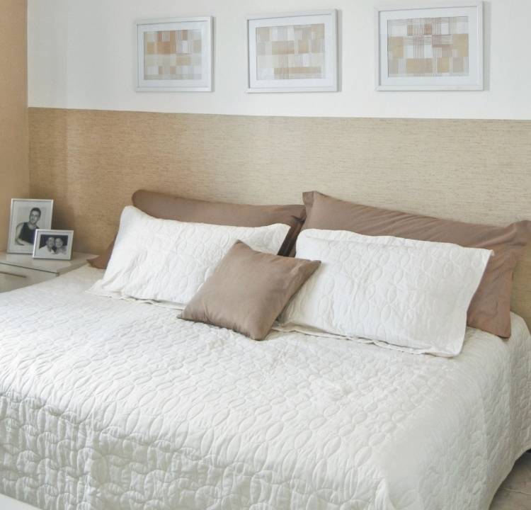Quarto acolhedor com tons neutros