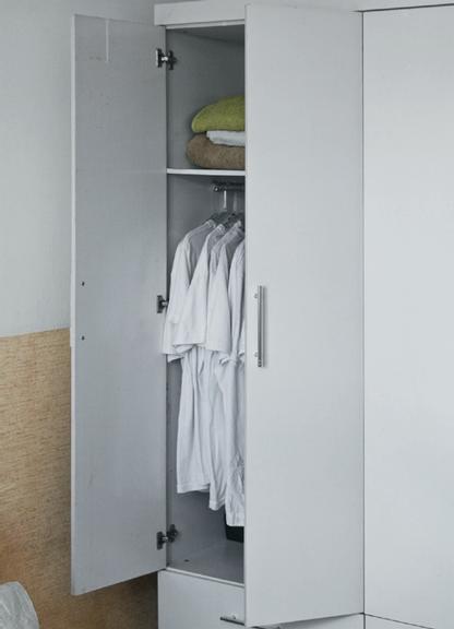 quarto-acolhedor-com-tons-neutros-031