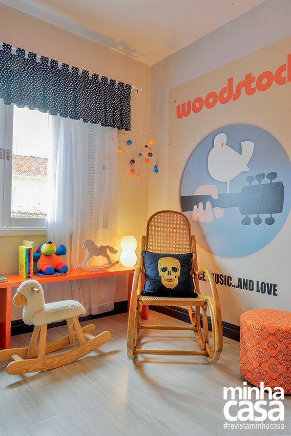 quarto-de-bebe-tema-rock-e-aviões-poltrona