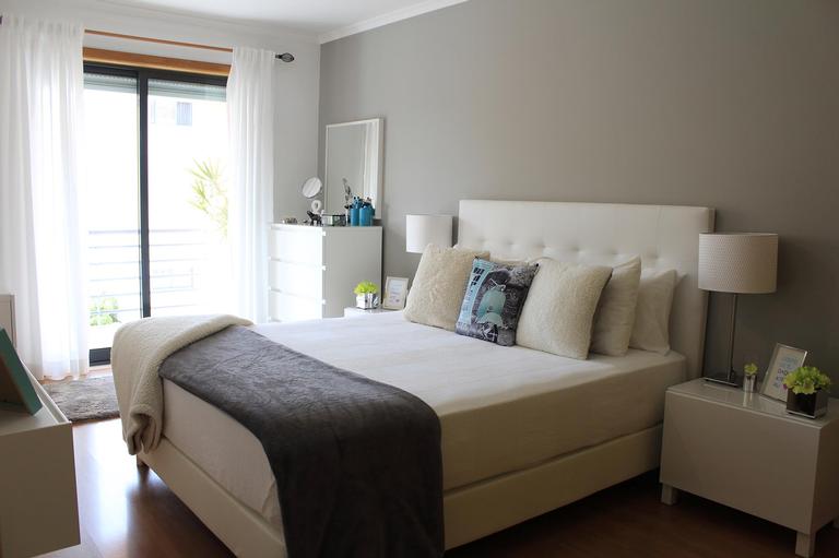 quarto-de-casal-com-decoracao-elegante-e-atemporal-011-1