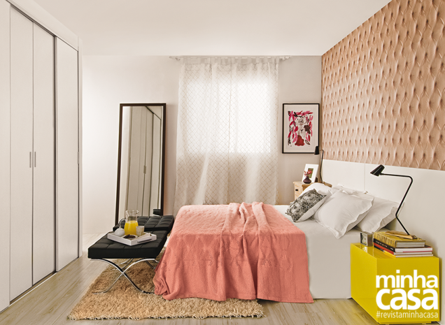<span>Por trás da cama box, uma placa de MDF substitui a cabeceira. Ela mede 2,75 x 1,05 m e foi cortada de uma chapa. Uma fita de PVC branco arremata as bordas. </span>Projeto da arquiteta Regina Adorno <span>Por trás da cama box, uma placa de MDF substitui a cabeceira. Ela mede 2,75 x 1,05 m e foi cortada de uma chapa. Uma fita de PVC branco arremata as bordas. </span>Projeto da arquiteta Regina Adorno