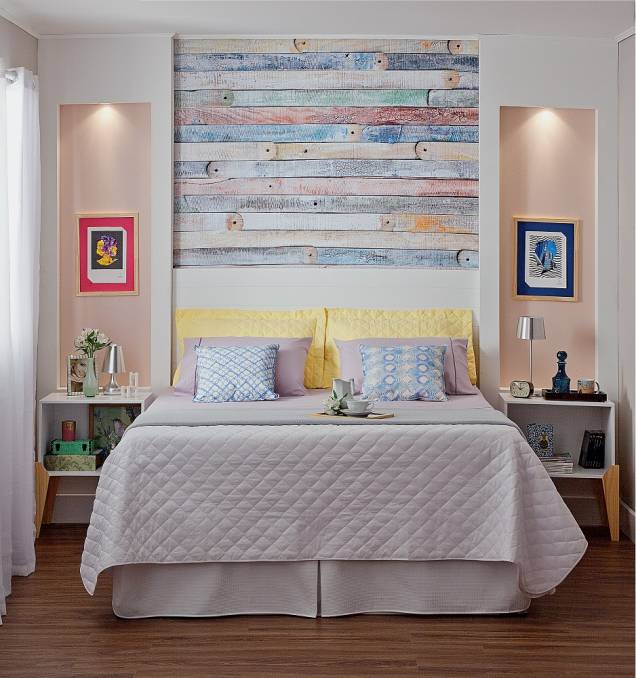 O clima acolhedor deste dormitório é fruto do casamento da romântica paleta de tons pastel com o cuidadoso planejamento do espaço. Projeto d<span>as arquitetas Cristiane Dilly e Ingrid Herbele, do escritório Dhuo Arquitetura.</span> O clima acolhedor deste dormitório é fruto do casamento da romântica paleta de tons pastel com o cuidadoso planejamento do espaço. Projeto d<span>as arquitetas Cristiane Dilly e Ingrid Herbele, do escritório Dhuo Arquitetura.</span>