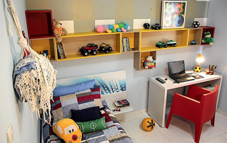 Quarto dos dois irmãos ficou muito mais divertido com nova decoração
