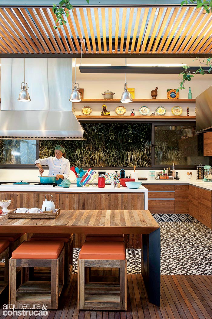 Quintal bem temperado: fundos da casa viraram ateliê para uma chef