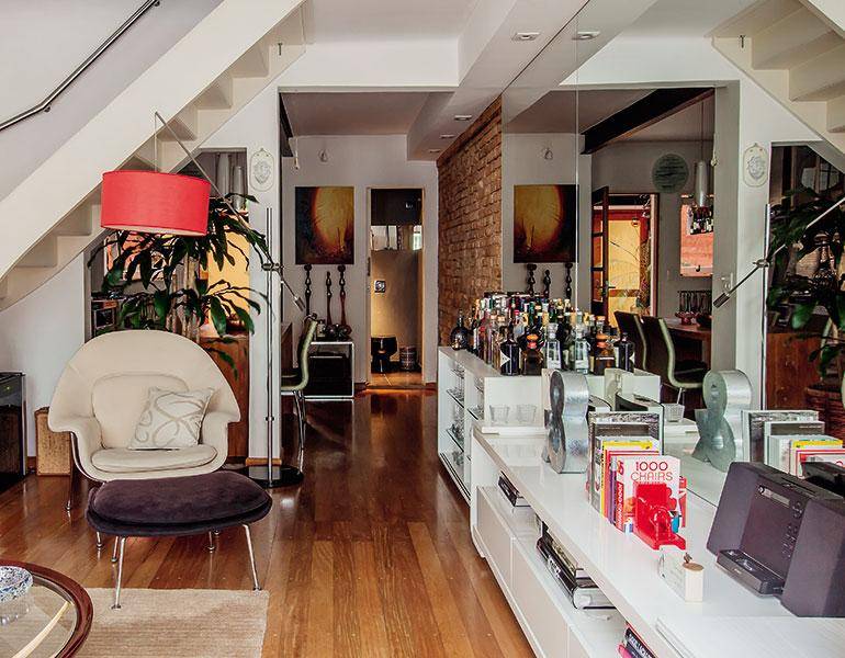 Sobrado 145 m² tem estilo rústico-moderno e quintal com inspiração toscana