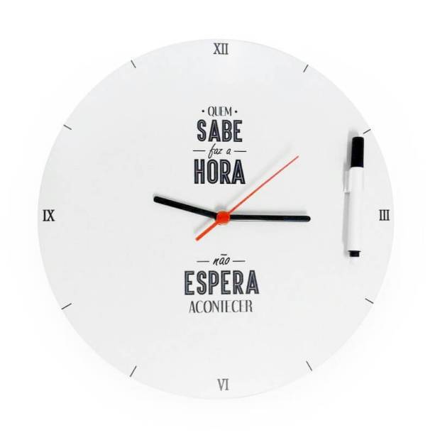 Relógio de parede, de plástico, com diâmetro de 30 cm e caneta para anotações. Funstock, R$ 64,90.