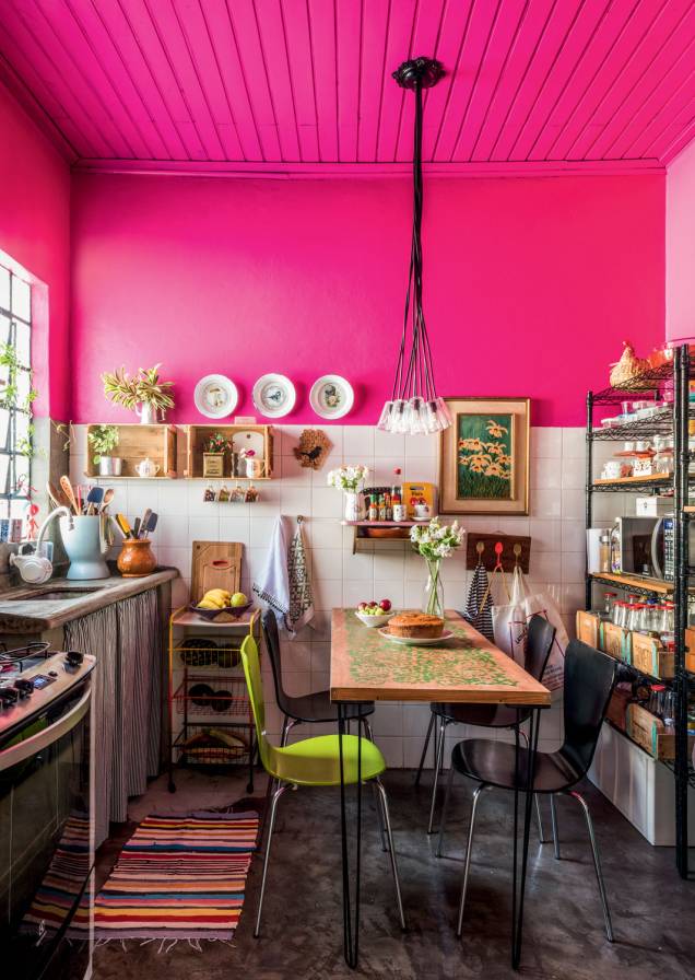 Cozinha da casa de 74 m² de Erika Karpuk, em matéria "Reforma Com Amor e Mão na Massa", da revista Minha Casa. Cozinha da casa de 74 m² de Erika Karpuk, em matéria "Reforma Com Amor e Mão na Massa", da revista Minha Casa.
