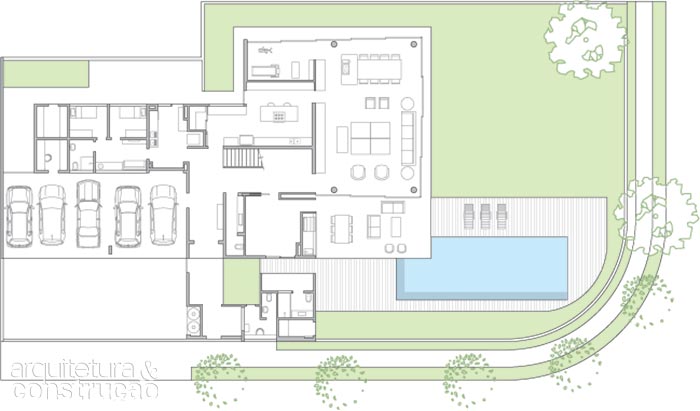 A implantação, num terreno de esquina, obedeceu a dois requisitos básicos: a insolação e o desejo de um jardim com piscina e vasto gramado para as brincadeiras das crianças. Térreo: 390 m².