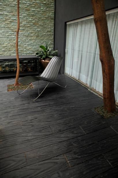 Revestimento cimentício da linha Legno Rústico (2,4 x 20 x 150 cm). Da Solarium Revestimentos (www.solariumrevestimentos.com.br), o m² custa R$ 310,15.