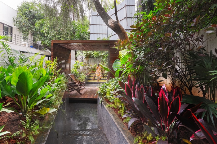 Terreno inutilizado vira jardim com biblioteca 1
