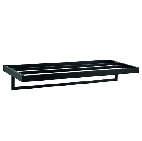 Dupla função: Toalheiro mais prateleira se reúnem no desenho da peça Minimal (10,5 x 23,2 x 60 cm), feita de latão. Disponível em 14 novas cores, entre elas, o preto fosco. Da Interbagno.