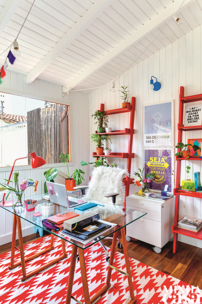A designer de interiores paulistana Ana Mouawad Queiroga transferiu seu escritório para dentro de casa – e caprichou na decoração do espaço de 8,75 m²