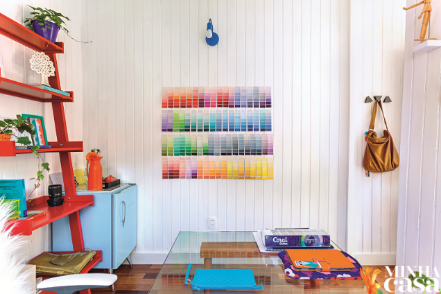 A designer de interiores paulistana Ana Mouawad Queiroga transferiu seu escritório para dentro de casa – e caprichou na decoração do espaço de 8,75 m² A designer de interiores paulistana Ana Mouawad Queiroga transferiu seu escritório para dentro de casa – e caprichou na decoração do espaço de 8,75 m²