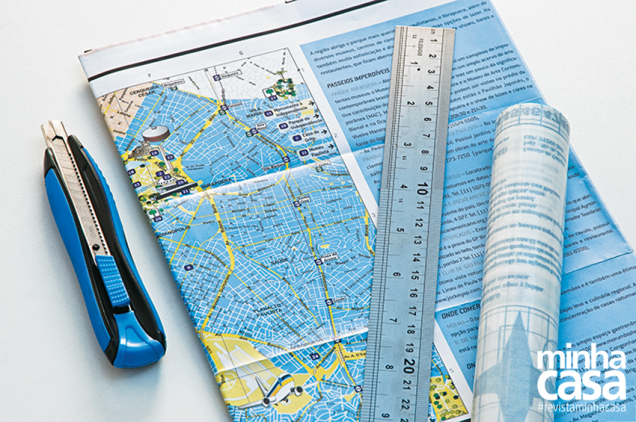 Você Vai precisar de: 2 mapas - podem ser de sua cidade ou lembrança de uma viagem inesquecível 2 metros de Con-tact transparente Estilete afiado Régua de 50 cm. Você Vai precisar de: 2 mapas - podem ser de sua cidade ou lembrança de uma viagem inesquecível 2 metros de Con-tact transparente Estilete afiado Régua de 50 cm.