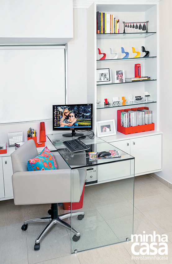 Tudo foi escolhido a dedo na decoração do apê de 72 m² home office