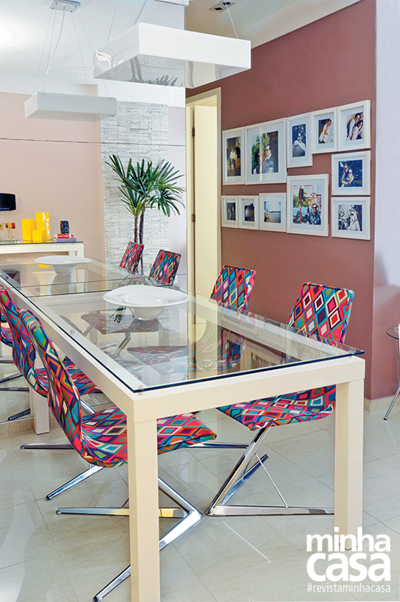 Tudo foi escolhido a dedo na decoração do apê de 72 m²jantar