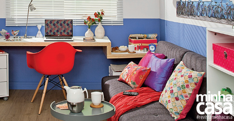 Sala multifuncional de 8 m² é sala de TV, home office e quarto de hóspedes