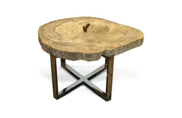Madeira petrificada das florestas de Sumatra e estrutura de aço fazem a mesa (46 x 60 x 79 cm) de Andrianna Shamaris. Por US$ 5 900 na 1stdibs. Madeira petrificada das florestas de Sumatra e estrutura de aço fazem a mesa (46 x 60 x 79 cm) de Andrianna Shamaris. Por US$ 5 900 na 1stdibs.