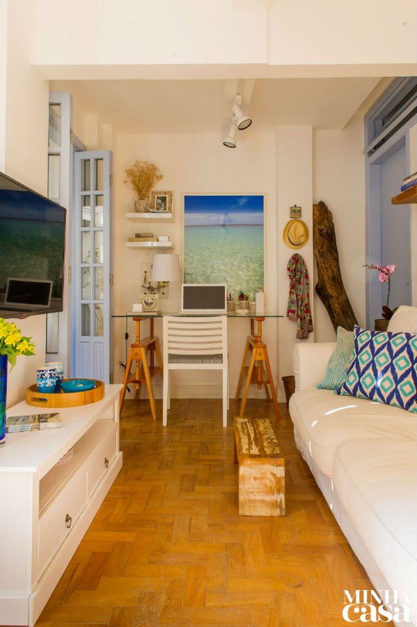 Varanda de apartamento é quintal particular com inspiração mediterrânea