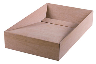 Como madeira: Por muito tempo, a cerâmica esmaltada branca reinou no mundo das cubas. Pouco a pouco, chegam outros materiais e cores. Um exemplo aparece no exemplar de pedra Wooden Vien (10 x 35 x 55 cm), de nuance amadeirada. Da Astra, inclui válvula oculta.
