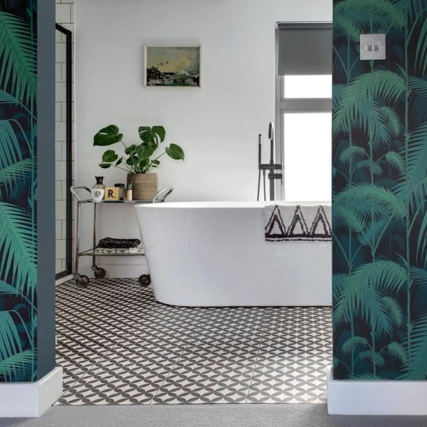 20 inspirações de paredes de banheiro super criativas
