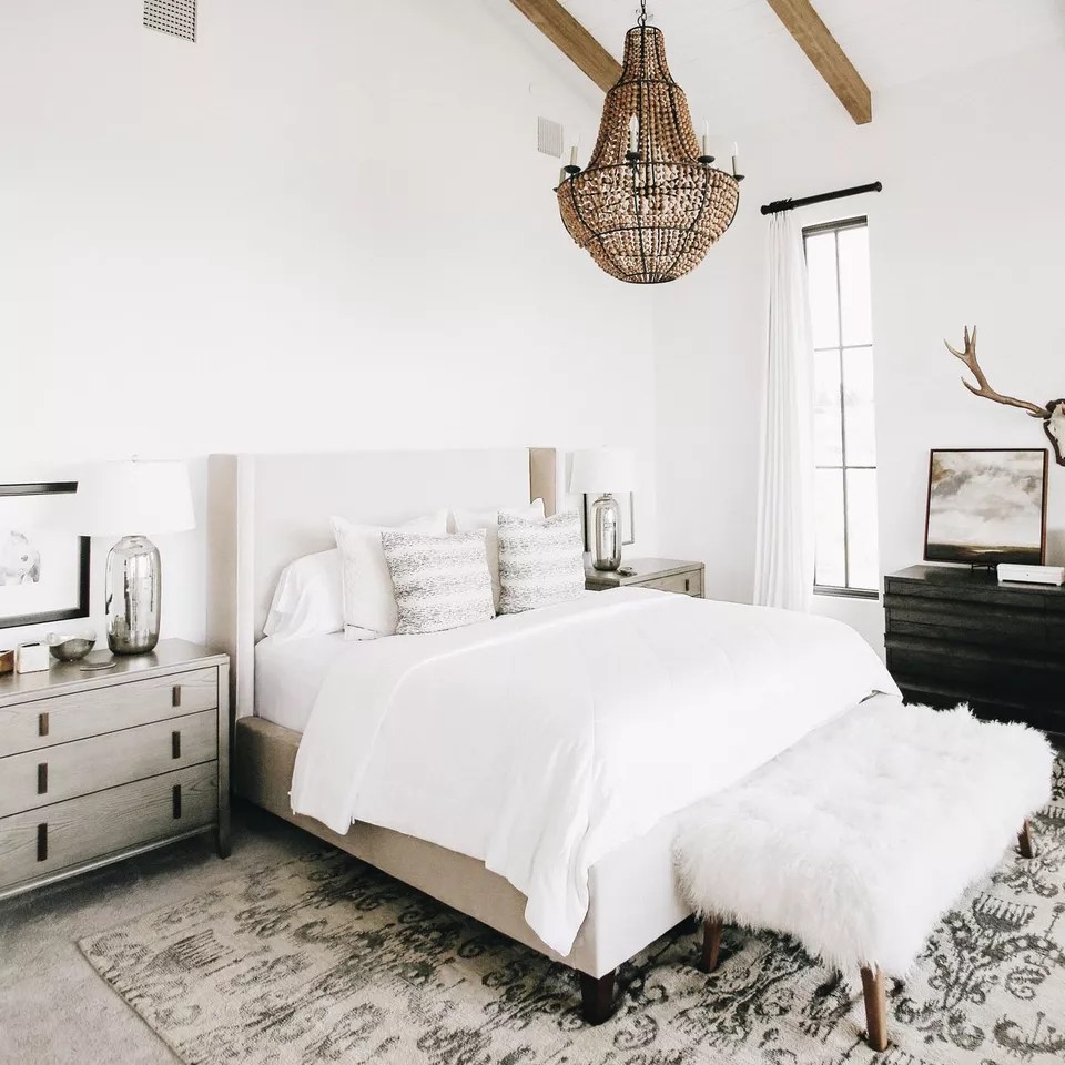 8-jeitos-simples-e-baratos-de-deixar-sua-cama-mais-chic-casacombr-thespruce-1