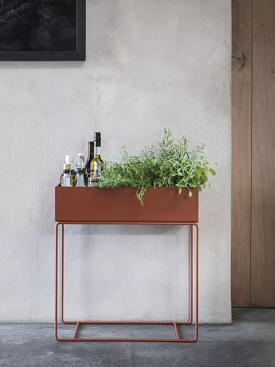 11-jeitos-criativos-de-decorar-com-folhagens-flores-e-ramos-casacombr-thespruce-10